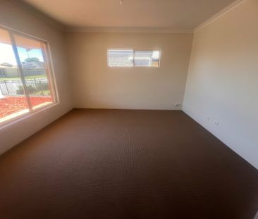 Beautifully Presented, Low-Maintenance Home in a Convenient Location - Photo 6