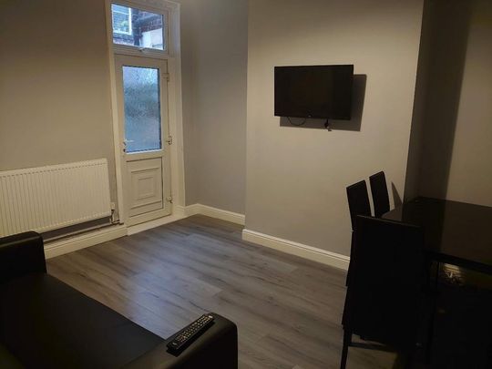 3 bedroom terraced house to rent - Photo 1