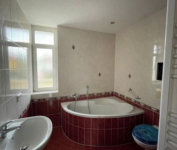 Frisch sanierte 3-Raum-Wohnung mit Balkon, Dusche und Badewanne - Photo 2