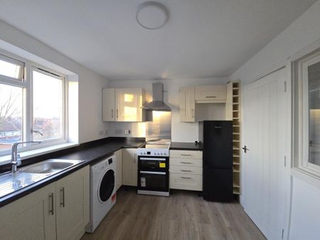 3 bedroom flat to rent - Photo 5