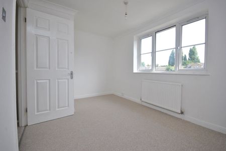 Pullman Mews, London, SE12 - Photo 2