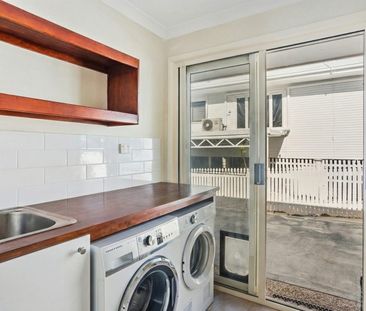 Comfortable Family Living in a Quiet, Convenient Location. - Photo 5