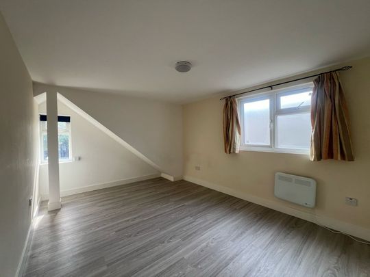 Thorney Mill Road, Iver, SL0 9AH - Photo 1