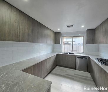 Comfortable, family-friendly home in a Worrigee - Photo 3