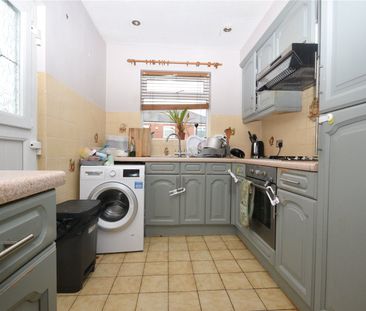 114, Calverley Lane, Leeds, West Yorkshire, LS13 1HE - Photo 6