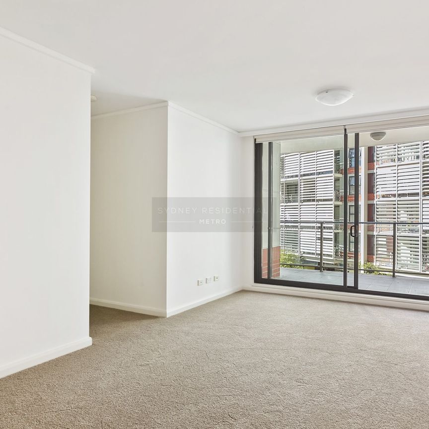 One Bedroom plus Study Apartment In Prime Location - Photo 1