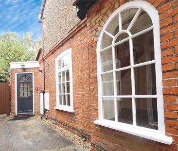 2 bedroom semi-detached house to rent - Photo 2