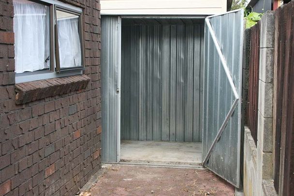 Private 2 BRM Townhouse in Royal Heights! - Photo 1