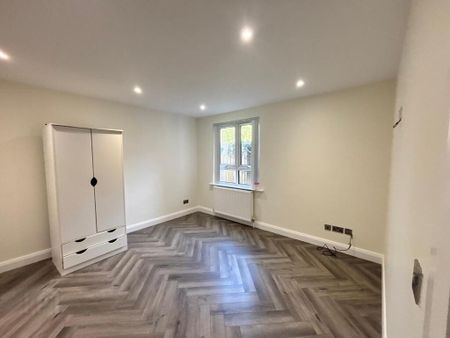 The Courtyard, 4 Mary Street, Newtownards, BT23 4GB - Photo 2