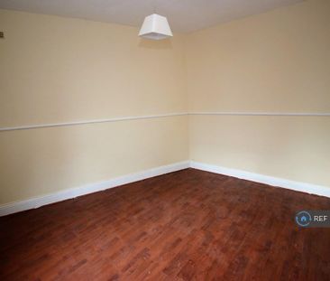 3 bedroom end of terrace house to rent - Photo 1