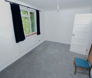 4 bedroom semi-detached house to rent - Photo 4