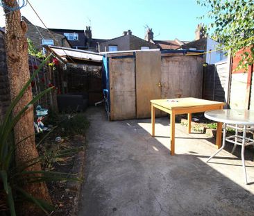 4 bedroom terraced house to rent - Photo 5