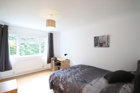 3 bedroom apartment to rent - Photo 2