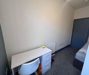Westover Road (Room 2), Bramley, Leeds - Photo 5
