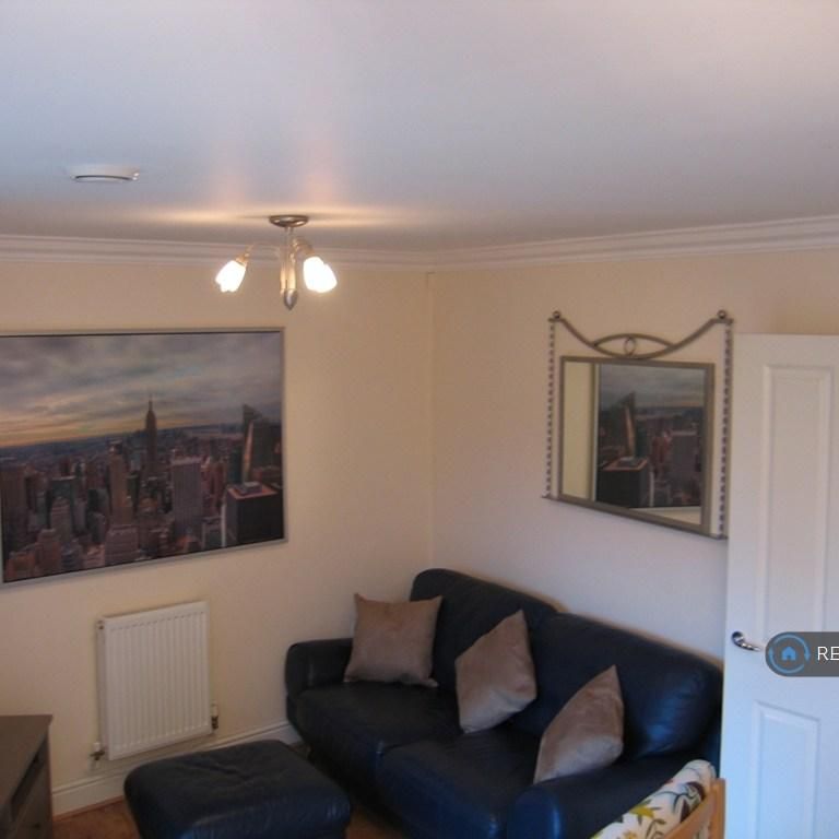 4 bedroom terraced house to rent - Photo 1