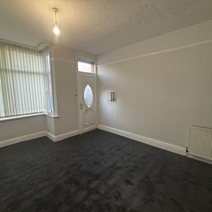 Price £950 pcm - Available Now - Unfurnished - Photo 1