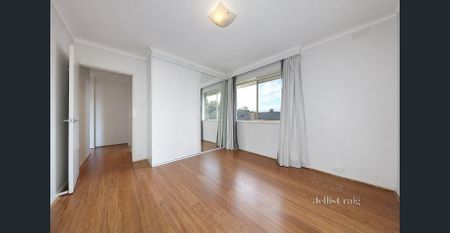 Renovated Two Bedroom Apartment - Photo 5