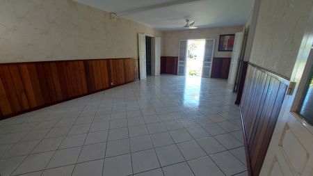 Location Maison 4 pièces 130m² LA RIVIERE 97421 - Photo 2