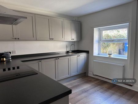 2 bedroom terraced house to rent - Photo 5