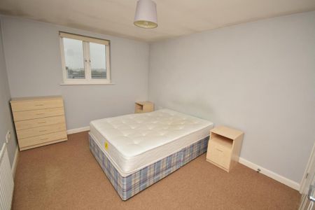 3 bedroom flat to rent - Photo 2