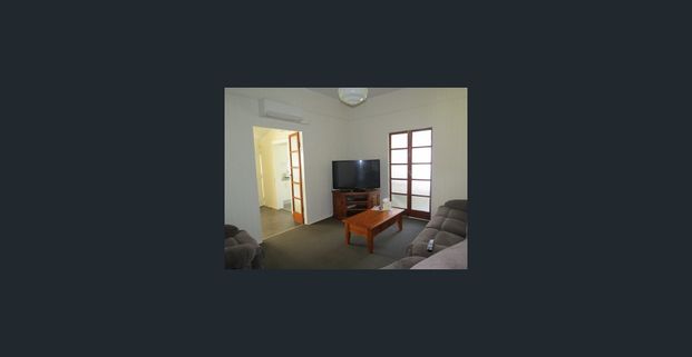 Beautiful Spacious Family Home - Photo 1