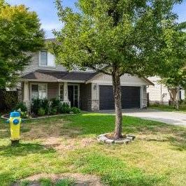 4 Bedroom + Den 3 bathroom on Phelps Ave. House For Rent with Backyard - Photo 2