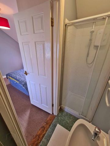 En-Suite Room 4, 44 Rathcoole Street, Lisburn Road, Belfast, BT9 7GA - Photo 5
