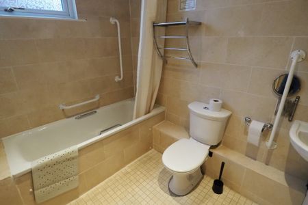 1 bedroom Apartment to let - Photo 5