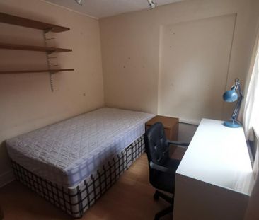 4 bedroom end of terrace house to rent - Photo 6