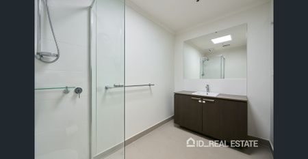 Modern Townhouse in Quiet Street. - Photo 2