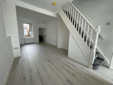 2 bedroom terraced house to rent - Photo 2