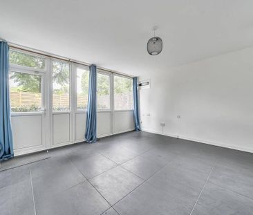 Studio to rent - Photo 2