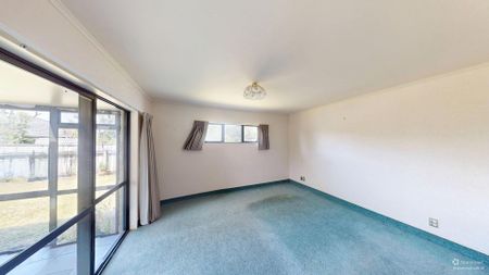 Springvale - 3 Bedrooms - Photo 3