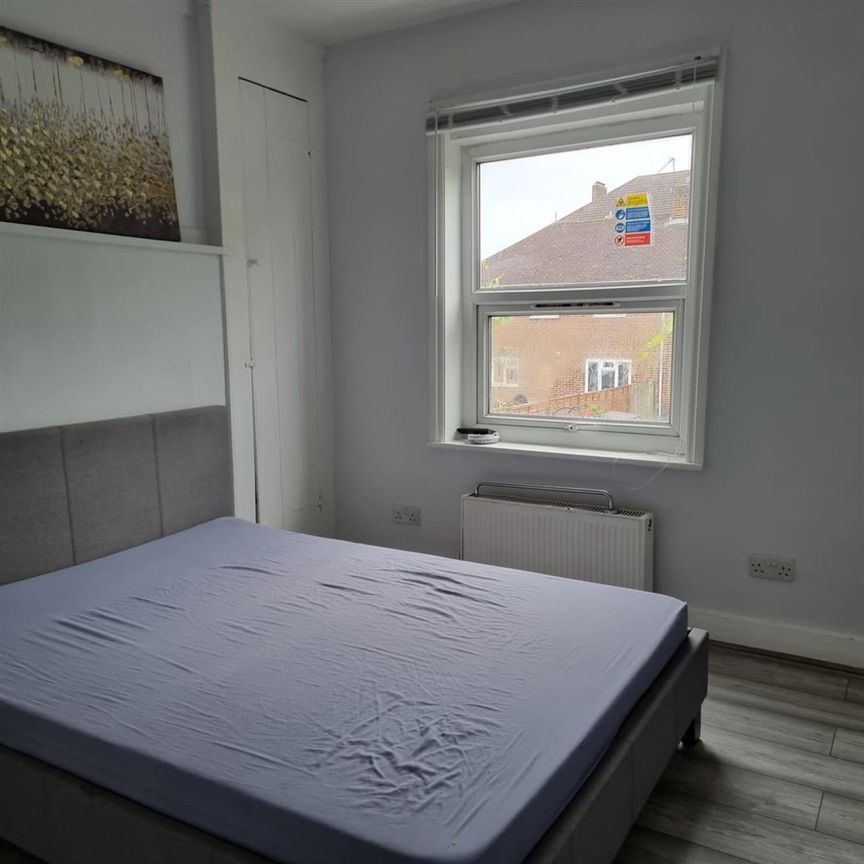 5 bedroom House To Let Total Size: 1228 SQ FT - Photo 1