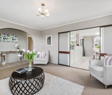 Spacious 4 Bedroom Family Home in Browns Bay – Separate Upstairs Li... - Photo 5