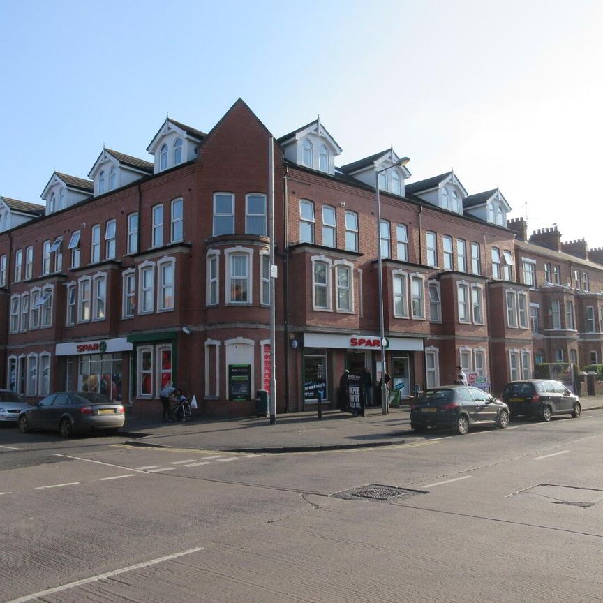 Upstairs Apartment, 109b University Avenue, Queens Quarter, Belfast - Photo 1