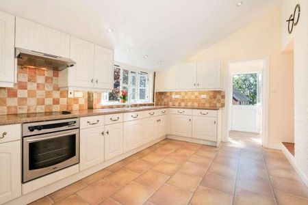 Greenvale Oast, Browns Lane, Cross In Hand, East Sussex, TN21 - Photo 4