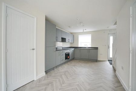 2 bedroom semi-detached house to rent - Photo 3