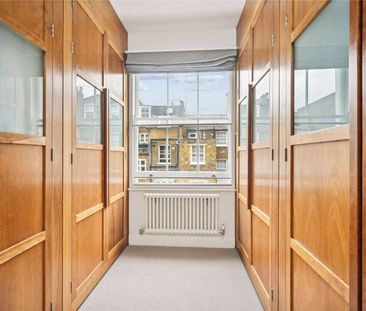 A beautiful family home set over five floors of a period building in South Kensington. - Photo 1