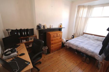 4 bedroom terraced house to rent - Photo 5