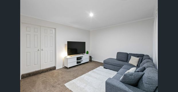 Well-Maintained Family Home in a Quiet Court Setting - Photo 1