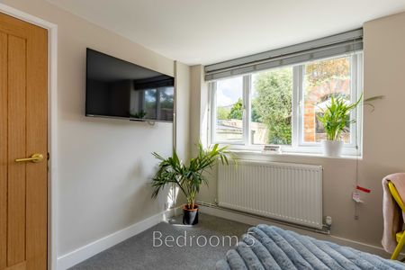Room 5 - Photo 5