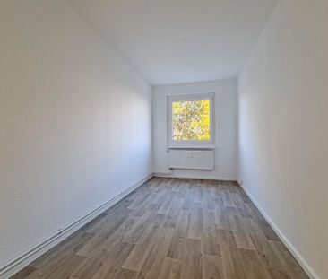 2 Warmmieten frei*: Lichtdurchflutete Wohnung mit Balkon, Aufzug & ... - Foto 1