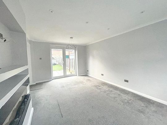 4 bedroom terraced house to rent - Photo 1