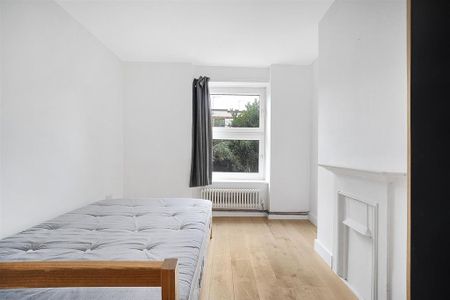 4 bedroom flat to rent - Photo 3