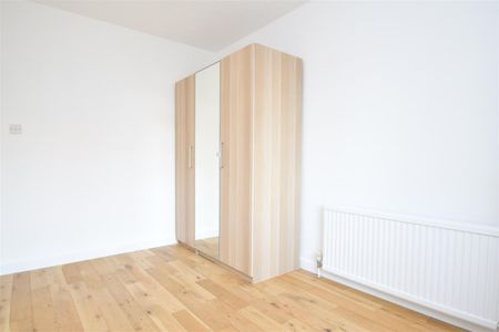 2 bedroom apartment - Photo 2