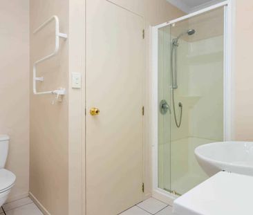 Four bedrooms in Ambrico Place - Photo 3