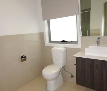 Light-Filled & Inviting Home - Photo 3