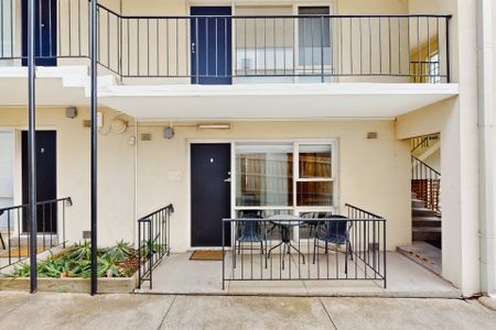 Easy Living in the Heart of Essendon – Water & Power Included - Photo 2