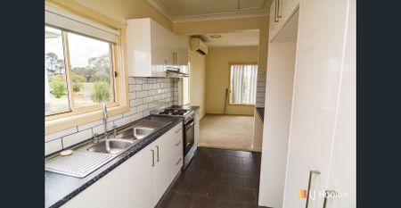 AFFORDABLE FAMILY HOME - Photo 5